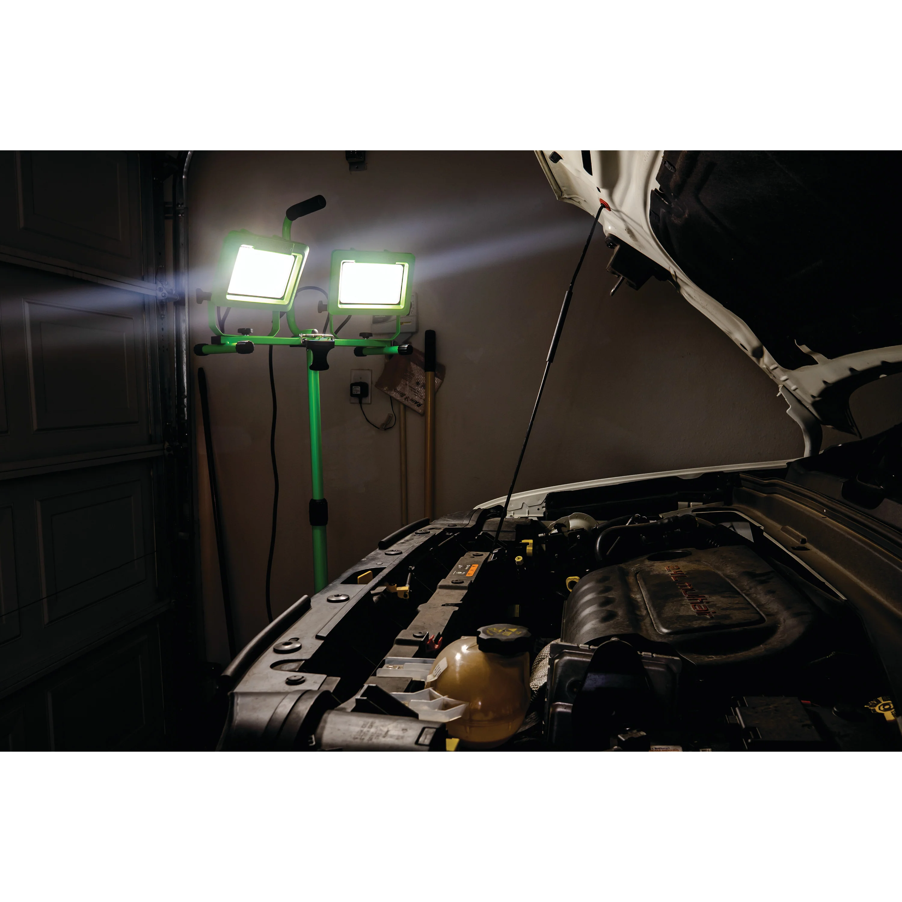 13,000-Lumen Dual Head LED Portable Flood Light with Detachable Metal Tripod, Splashproof Outdoor Enclosure, 8-Foot Power Cord - Image 10